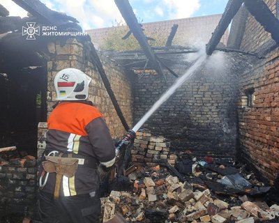 На Житомирщині під час пожежі в будинку загинув 59-річний чоловік На Житомирщині під час пожежі в будинку загинув 59-річний чоловік