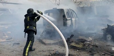"Вони завжди використовують техніку подвійного удару": рятувальник ДСНС про роботу під обстрілами РФ на Херсонщині "Вони завжди використовують техніку подвійного удару": рятувальник ДСНС про роботу під обстрілами РФ на Херсонщині