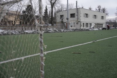 "На вахтерку впало вікно" — працівниця пошкодженої через удар РФ адмінбудівлі в Дніпрі "На вахтерку впало вікно" — працівниця пошкодженої через удар РФ адмінбудівлі в Дніпрі