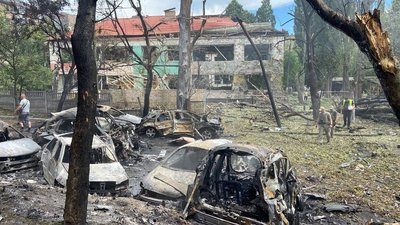 Ракетна атака на Київ: уламки впали в семи районах міста, є загиблі Ракетна атака на Київ: уламки впали в семи районах міста, є загиблі