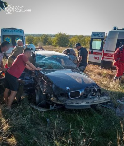 На Одещині рятувальники деблокували водія після ДТП