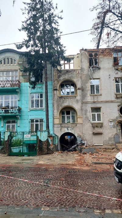 Після російського обстрілу Львова 4 вересня відновили 12 будинків Після російського обстрілу Львова 4 вересня відновили 12 будинків