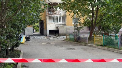 Територію поблизу будинку обгородили задля безпеки місцевих жителів, 24 вересня 2026 року, Хмельницький Територію поблизу будинку обгородили задля безпеки місцевих жителів, 24 вересня 2026 року, Хмельницький
