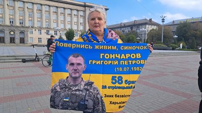 «Віримо, надіємося, чекаємо»: у Черкасах відбулася акція «Не мовчи — полон вбиває» «Віримо, надіємося, чекаємо»: у Черкасах відбулася акція «Не мовчи — полон вбиває»