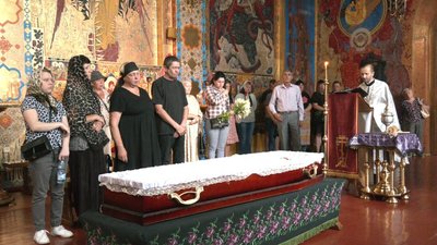 Пішов на фронт останнім з чотирьох братів– у Житомирі попрощалися із бійцем ТрО Андрієм Ніколаєвим Пішов на фронт останнім з чотирьох братів– у Житомирі попрощалися із бійцем ТрО Андрієм Ніколаєвим