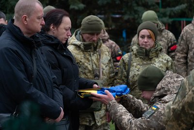 В Ужгороді попрощалися із полеглим прикордонником Дмитром Цацурою В Ужгороді попрощалися із полеглим прикордонником Дмитром Цацурою