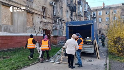 Закриття вікон, ремонти й обстеження: скільки витрачають на ліквідацію наслідків російських обстрілів на Донеччині Закриття вікон, ремонти й обстеження: скільки витрачають на ліквідацію наслідків російських обстрілів на Донеччині