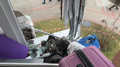 У Житомирі під час атаки РФ на балкон однієї з квартир влетів двигун від шахеда У Житомирі під час атаки РФ на балкон однієї з квартир влетів двигун від шахеда
