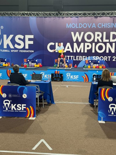 Микола із гирею в боротьбі за місце на Чемпіонаті Микола із гирею в боротьбі за місце на Чемпіонаті