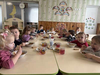 На Житомирщині малинський дитсадок залишився без кухарів: батьків просять приносити дітям їжу На Житомирщині малинський дитсадок залишився без кухарів: батьків просять приносити дітям їжу