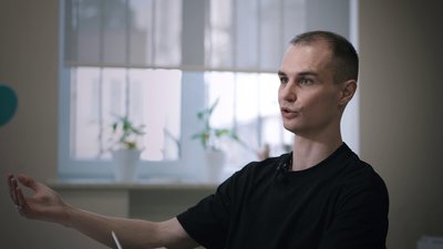 Russians recruit Ukrainian teenagers with money and emotional support. Interview with a crisis psychologist