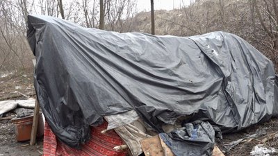 жінка з п’ятьма дітьми жила в халабуді, лісопосадка, тернопіль жінка з п’ятьма дітьми жила в халабуді, лісопосадка, тернопіль