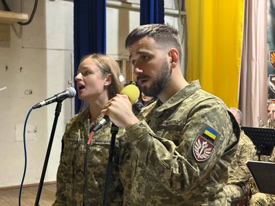 "Зустрічають невесело — проводжають добре", — Валентин Корінець, артист оркестру 199 навчального центру ДШВ "Зустрічають невесело — проводжають добре", — Валентин Корінець, артист оркестру 199 навчального центру ДШВ
