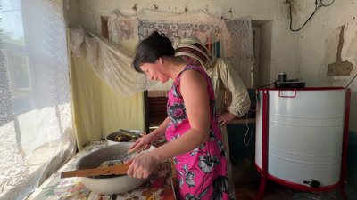 «Праця на природі лікує душу»: ветеран із Кіровоградщини після полону втілив мрію й став пасічником «Праця на природі лікує душу»: ветеран із Кіровоградщини після полону втілив мрію й став пасічником