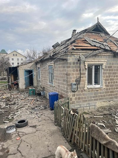 Наслідки обстрілів Курахівської громади 2 квітня. Фото: Facebook / Роман Падун