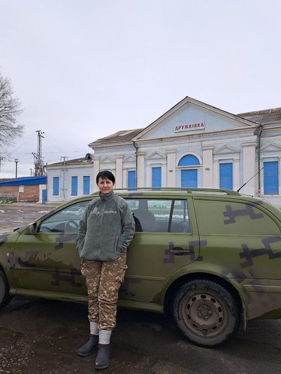 "Komndor" adınen dronlarnıñ operatorı İrına Ğolosna: aphane müdirinden Ukraina qorçalayıcısına qadar yol