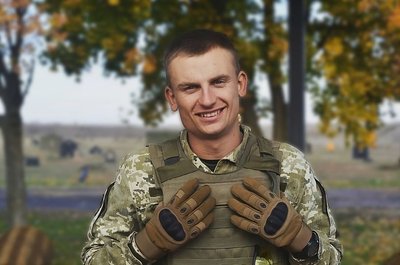 Зеленський вручив орден "Золота Зірка" рідним загиблого Героя України з Волині Зеленський вручив орден "Золота Зірка" рідним загиблого Героя України з Волині