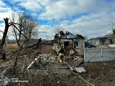 Руйнування будинку внаслідок авіаудару росіян по Осинову, Харківська область, 16 листопада 2024 року Руйнування будинку внаслідок авіаудару росіян по Осинову, Харківська область, 16 листопада 2024 року