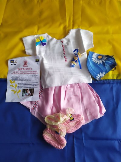 У Житомирі новонародженим малюкам подарували їхні перші вишиванки У Житомирі новонародженим малюкам подарували їхні перші вишиванки