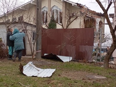 Поранена дитина, пожежа та пошкоджені будинки: що відомо про наслідки обстрілу Сум Поранена дитина, пожежа та пошкоджені будинки: що відомо про наслідки обстрілу Сум