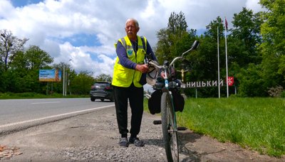 65-річний волонтер благодійними поїздками на велосипеді долає більше тисячі кіломентрів 65-річний волонтер благодійними поїздками на велосипеді долає більше тисячі кіломентрів