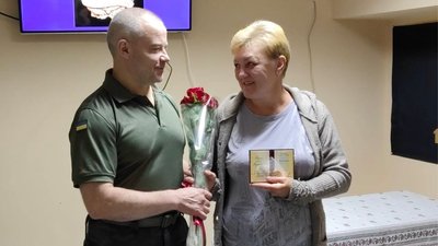 Чотирнадцять жінок з Чернігівщини отримали почесне звання "Мати-героїня" Чотирнадцять жінок з Чернігівщини отримали почесне звання "Мати-героїня"