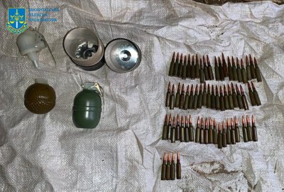 Ховали гранати у підвалах: двох закарпатців підозрюють у незаконному зберіганні боєприпасів Ховали гранати у підвалах: двох закарпатців підозрюють у незаконному зберіганні боєприпасів