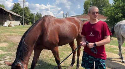 На Сумщині військовослужбовці проходять реабілітацію за допомогою коней На Сумщині військовослужбовці проходять реабілітацію за допомогою коней
