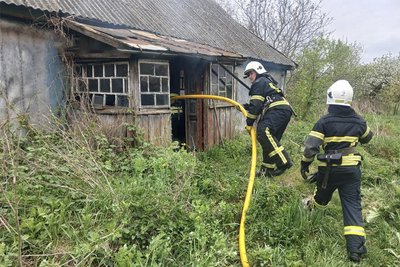 У Бердичівському районі Житомирщини під час гасіння пожежі виявили тіло людини У Бердичівському районі Житомирщини під час гасіння пожежі виявили тіло людини