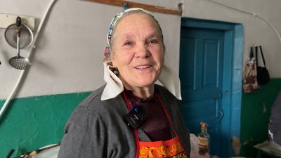 "У нас немає рецепту, це все треба робити від душі": у селі на Чернігівщині жінки продають пончики та донатять на ЗСУ "У нас немає рецепту, це все треба робити від душі": у селі на Чернігівщині жінки продають пончики та донатять на ЗСУ