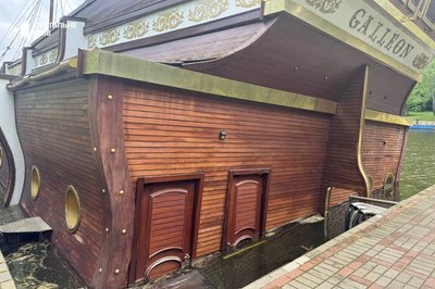 У Межигір'ї частково затонув корабель "Галеон" У Межигір'ї частково затонув корабель "Галеон"