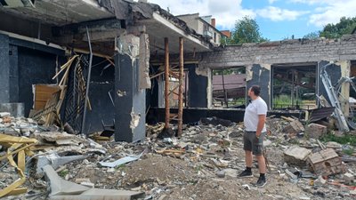 Очевидець Олександр Качура через два роки на місці ракетного удару по піцерії RІА Краматорськ Донецька область червень 2025 рік Очевидець Олександр Качура через два роки на місці ракетного удару по піцерії RІА Краматорськ Донецька область червень 2025 рік