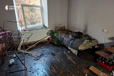 Понад 100 вибитих вікон та пошкоджені житлові будинки: фото наслідків вечірньої атаки на Одесу Понад 100 вибитих вікон та пошкоджені житлові будинки: фото наслідків вечірньої атаки на Одесу