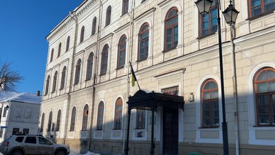 Будівля, у якій раніше був окружний суд, січень 2026 року, Хмельниччина Будівля, у якій раніше був окружний суд, січень 2026 року, Хмельниччина