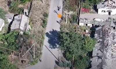Розбило будинки, два тижні сиділи в підвалі. Бійці полку "Скеля" вивели з Покровська шістьох цивільних Розбило будинки, два тижні сиділи в підвалі. Бійці полку "Скеля" вивели з Покровська шістьох цивільних