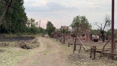 "Спокою хочу і життя нормального": як люди живуть у Торецьку "Спокою хочу і життя нормального": як люди живуть у Торецьку