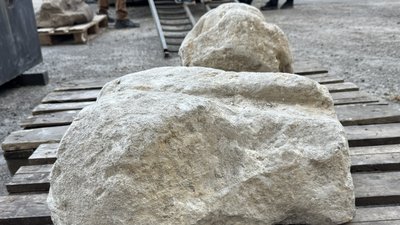 Жіноча половецька кам'яна статуя евакуйована з Донеччини Дніпро 7 вересня 2025 рік Жіноча половецька кам'яна статуя евакуйована з Донеччини Дніпро 7 вересня 2025 рік