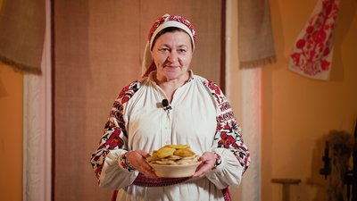 "Кулінарний спадок": як на Рівненщині готують східні млинці з оселедцем