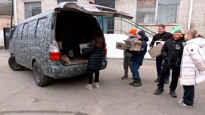 Солодощі та фрукти для захисників: вінницькі школярі зібрали пів тонни провізії Солодощі та фрукти для захисників: вінницькі школярі зібрали пів тонни провізії