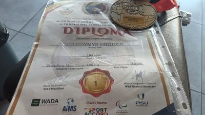 Тернополянин Володиимр Гродзік, чемпіон світу з параармреслінгу. Тернопіль, серпень 2024 Тернополянин Володиимр Гродзік, чемпіон світу з параармреслінгу. Тернопіль, серпень 2024