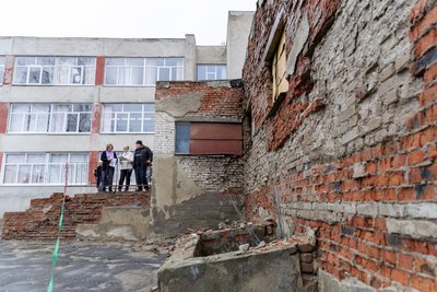 В Охтирці модернізуватимуть пошкоджений внаслідок російського обстрілу ліцей В Охтирці модернізуватимуть пошкоджений внаслідок російського обстрілу ліцей