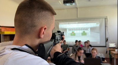 Керування дронами, стрільба, домедична допомога: як проходить урок "Захист України" в ліцеї на Рівненщині
