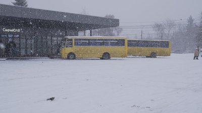 Ожеледь та снігопад: як курсують автобуси на Вінниччині Ожеледь та снігопад: як курсують автобуси на Вінниччині