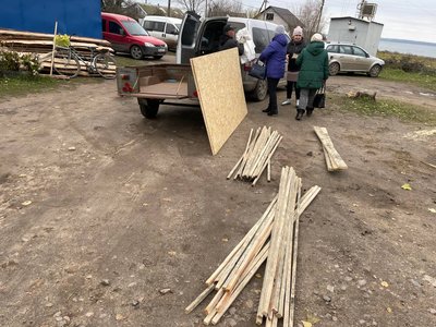 Жителі Галицинівської громади, що на Миколаївщині, отримали ремонтно-будівельні набори Жителі Галицинівської громади, що на Миколаївщині, отримали ремонтно-будівельні набори