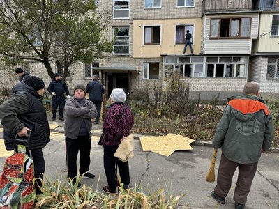 "Дуже страшно було, руки та ноги трусились". Херсонці розповіли про чергові удари армії РФ "Дуже страшно було, руки та ноги трусились". Херсонці розповіли про чергові удари армії РФ