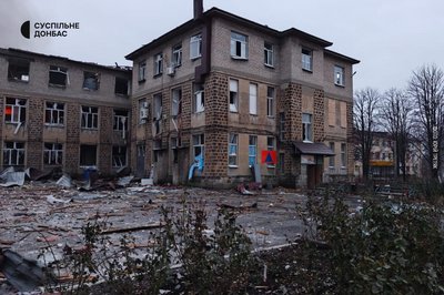 Російські війська завдали удару по лікарні у Мирнограді Російські війська завдали удару по лікарні у Мирнограді