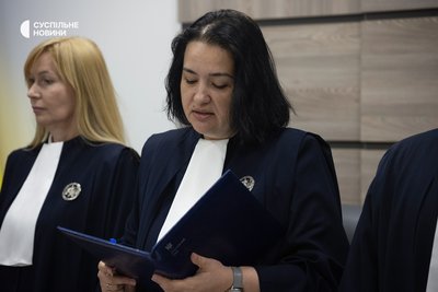 Суддя Олеся Радишевська зачитує рішення у справі пʼятого президента України Петра Порошенка, який оскаржує накладені на нього президентом Зеленським санкції. Київ, 10 липня 2026 року Суддя Олеся Радишевська зачитує рішення у справі пʼятого президента України Петра Порошенка, який оскаржує накладені на нього президентом Зеленським санкції. Київ, 10 липня 2026 року