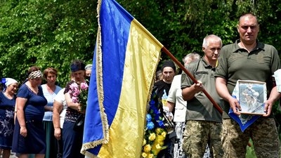 У Коропській громаді на Чернігівщині попрощалися з бійцем Володимиром Шелегом У Коропській громаді на Чернігівщині попрощалися з бійцем Володимиром Шелегом