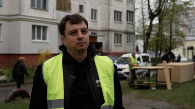 "Ми вибігаємо до коридору — одразу вибух!": розповідь очевидців про дронову атаку РФ на Чернігів "Ми вибігаємо до коридору — одразу вибух!": розповідь очевидців про дронову атаку РФ на Чернігів