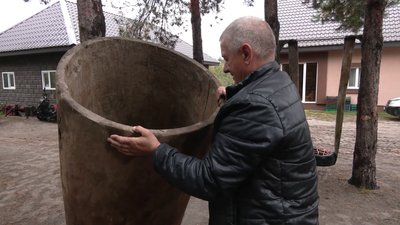 "Унікальний вид побуту наших поліщуків": на Рівненщині чоловік має бочку, якій понад 150 років "Унікальний вид побуту наших поліщуків": на Рівненщині чоловік має бочку, якій понад 150 років